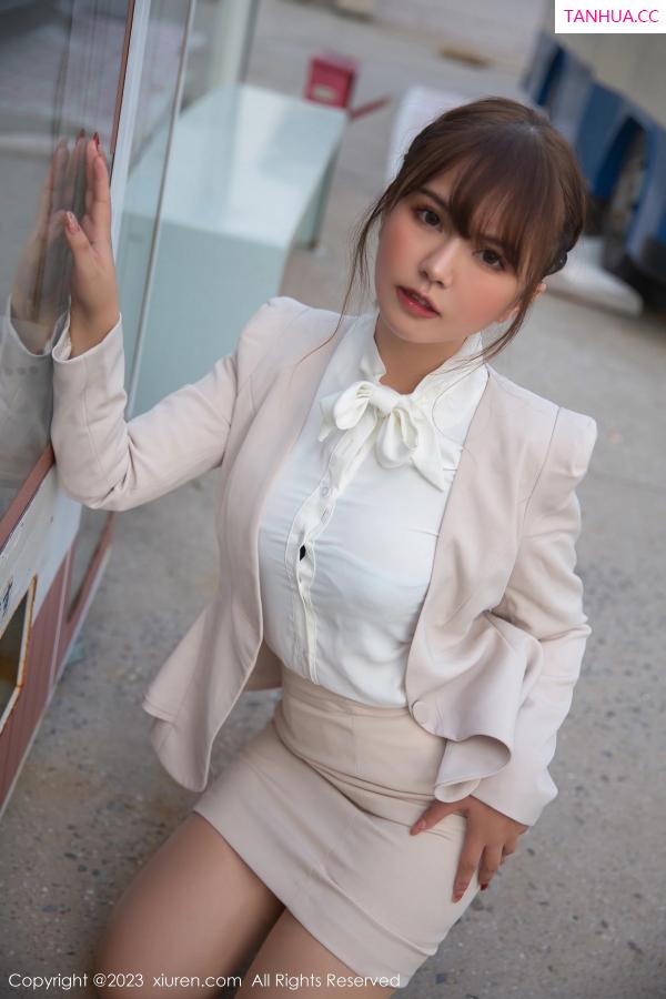 张思允  [XiuRen]高清写真图 2023.03.08 No.6383 张思允Nice 短裙美臀第5张图片